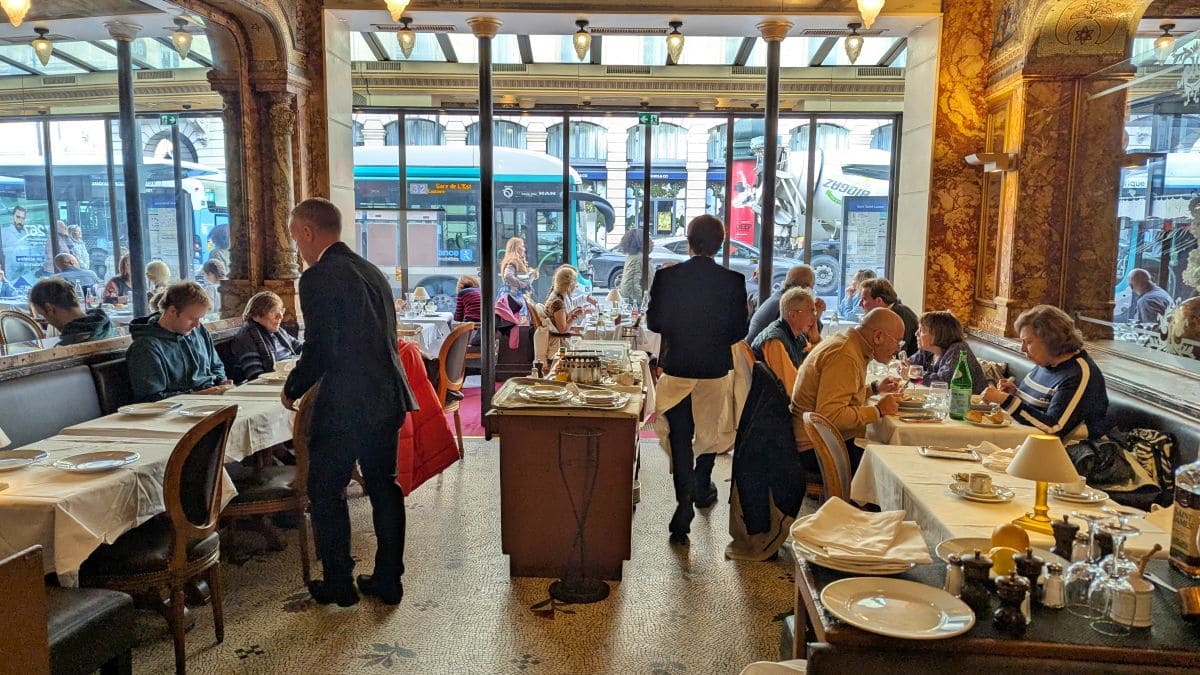 salle avant brasserie mollard paris saint lazare