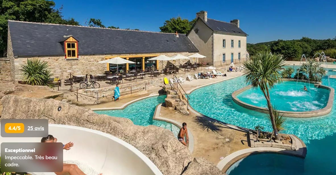 Vacances dans le Finistère : 6 bons plans pour se loger à petit prix ! piscine camping homair finistere orangerie de lanniron