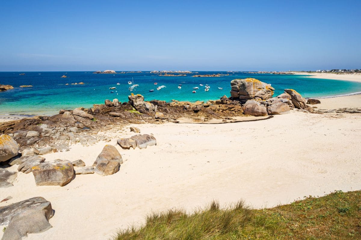 Vacances dans le Finistère : 6 bons plans pour se loger à petit prix ! camping nature finistere