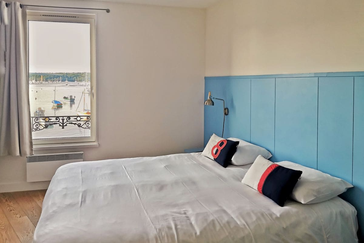 Vacances dans le Finistère : 6 bons plans pour se loger à petit prix ! hotel du bac a saint marine finistere