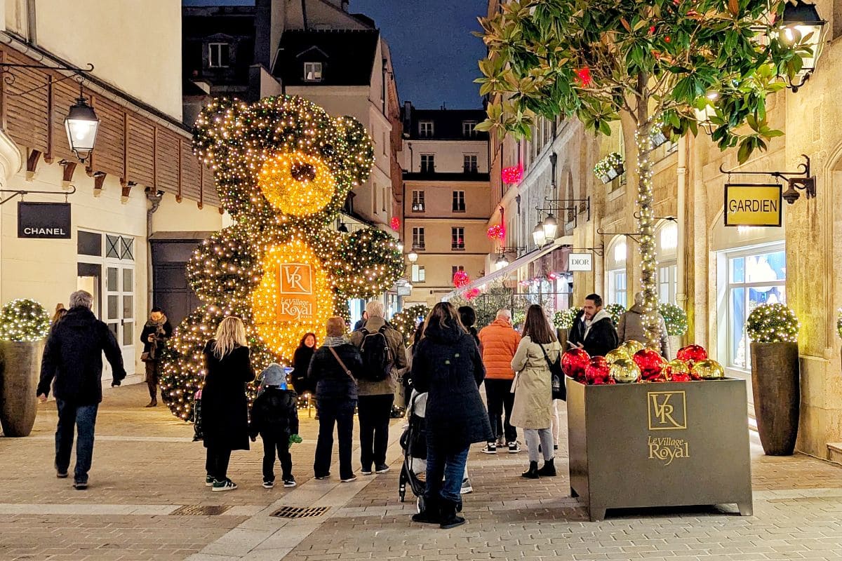 Illuminations de Noël à Paris 2025 ! illuminations de noel du village royal a paris