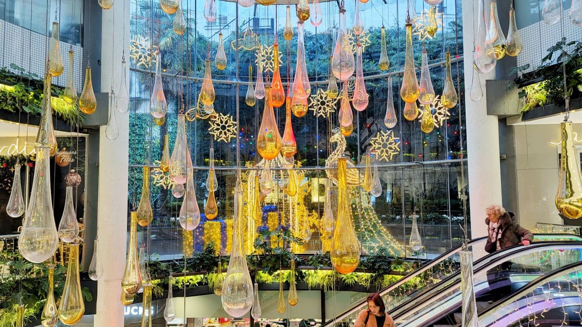 Illuminations de Noël à Paris 2025 ! decorations de noel 2025 au passage du havre a paris