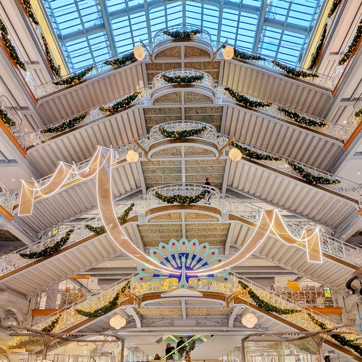 Illuminations de Noël à Paris 2025 ! decorations de noel la samaritaine 2025