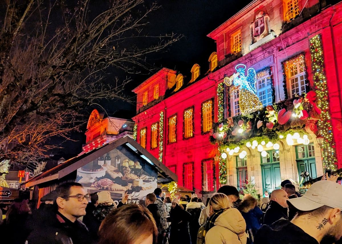 Magie du marché de Noël de Montbéliard ✨ : pépites et bons plans🎄🎅🏻 decorations du marche de noel de montbeliard