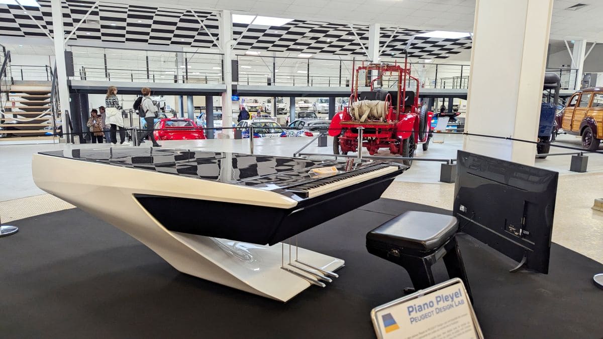 Magie du marché de Noël de Montbéliard ✨ : pépites et bons plans🎄🎅🏻 piano peugeot design lab for pleyel du musee de l aventure peugeot