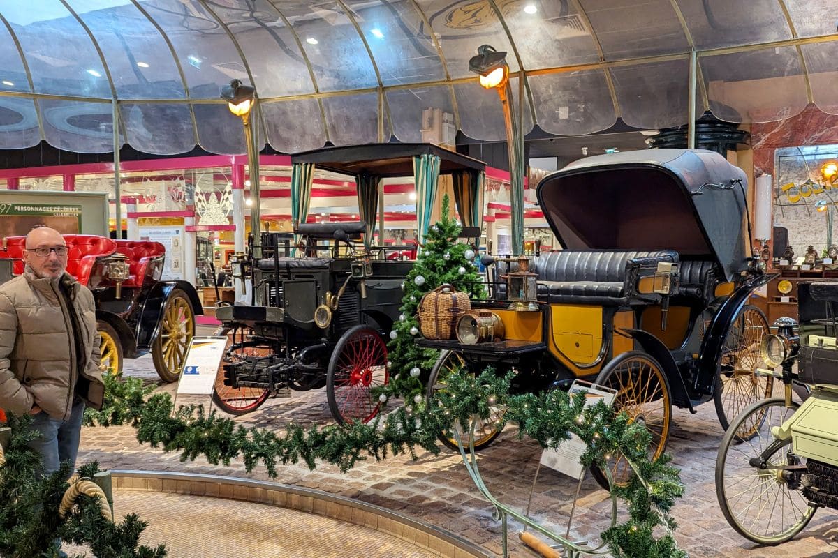 Magie du marché de Noël de Montbéliard ✨ : pépites et bons plans🎄🎅🏻 premieres voitures peugeot