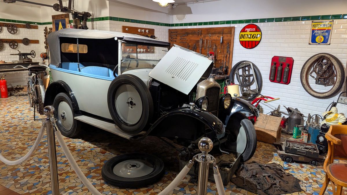 Magie du marché de Noël de Montbéliard ✨ : pépites et bons plans🎄🎅🏻 atelier reparation peugeot au musee de l aventure peugeot a sochaux