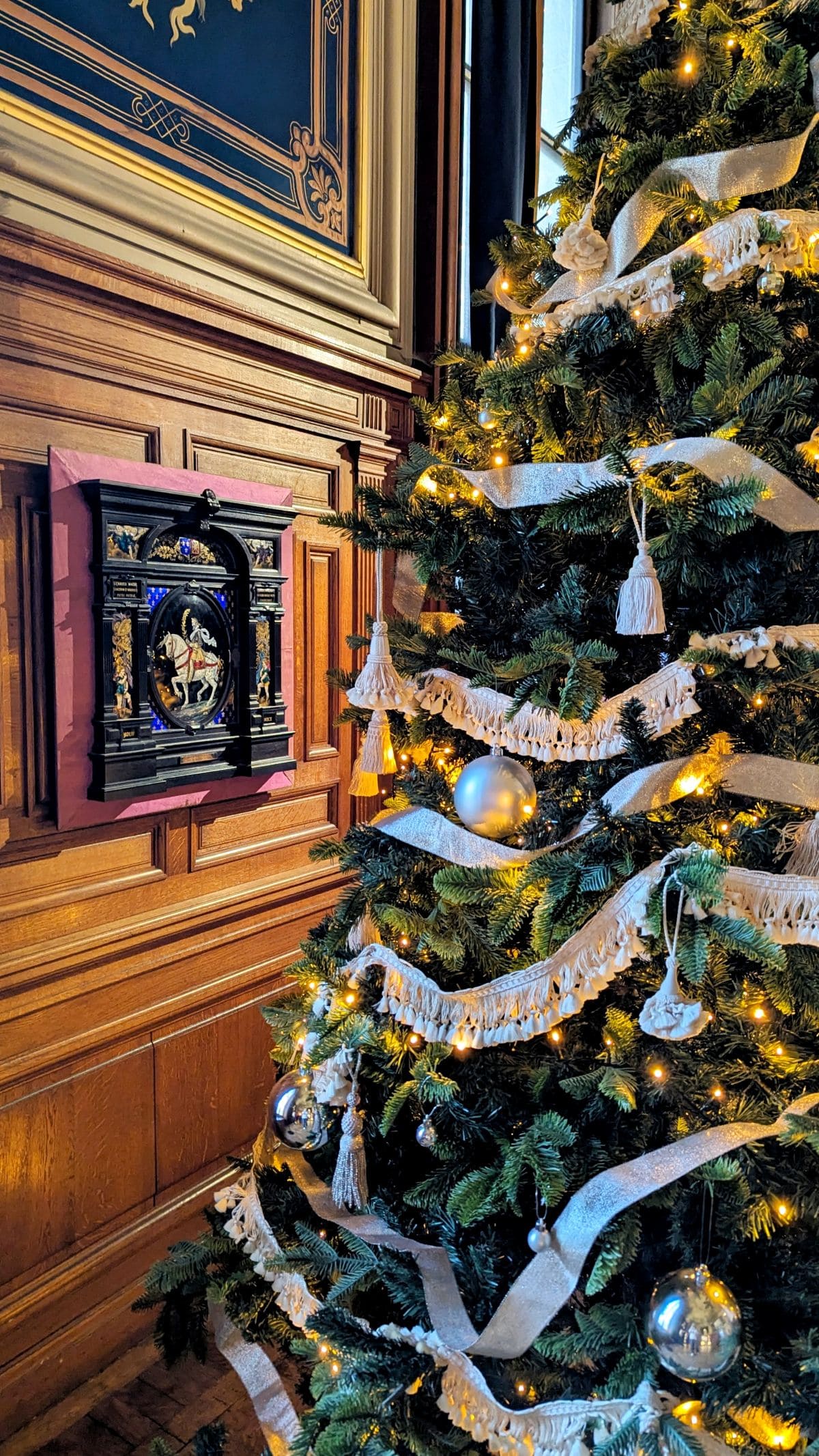 Noël au château de Chantilly sapin denoel decore de passementerie au chateau de chantilly