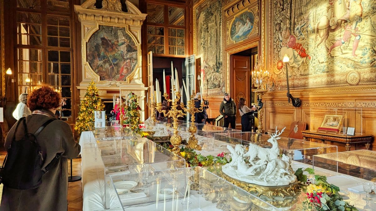 Noël au château de Chantilly galerie des cerfs du chateau de chantilly decoree pour noel 2025