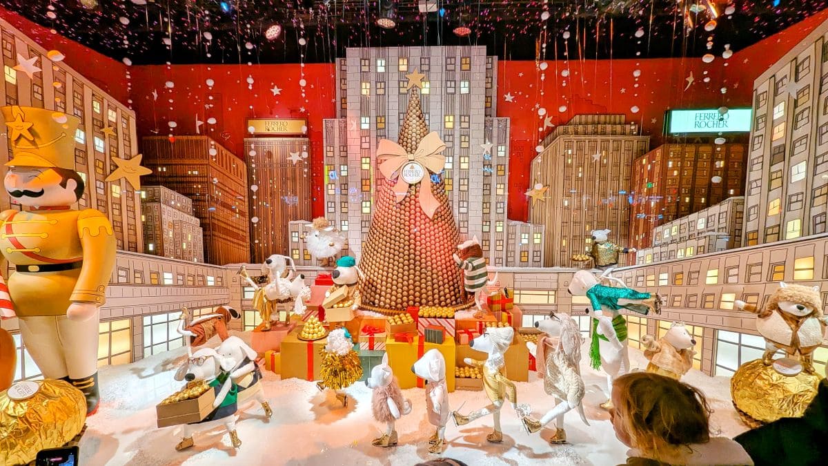 Illuminations de Noël à Paris 2025 ! vitrines de noel du printemps haussmann 2025