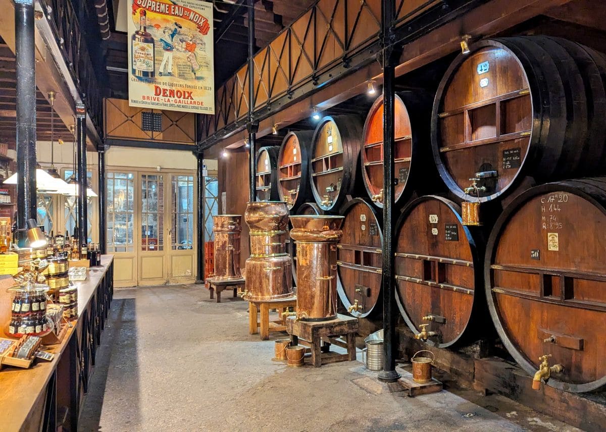 6 souvenirs de Brive-la-Gaillarde à rapporter chais de la liquoristerie denoix a brive la gaillarde