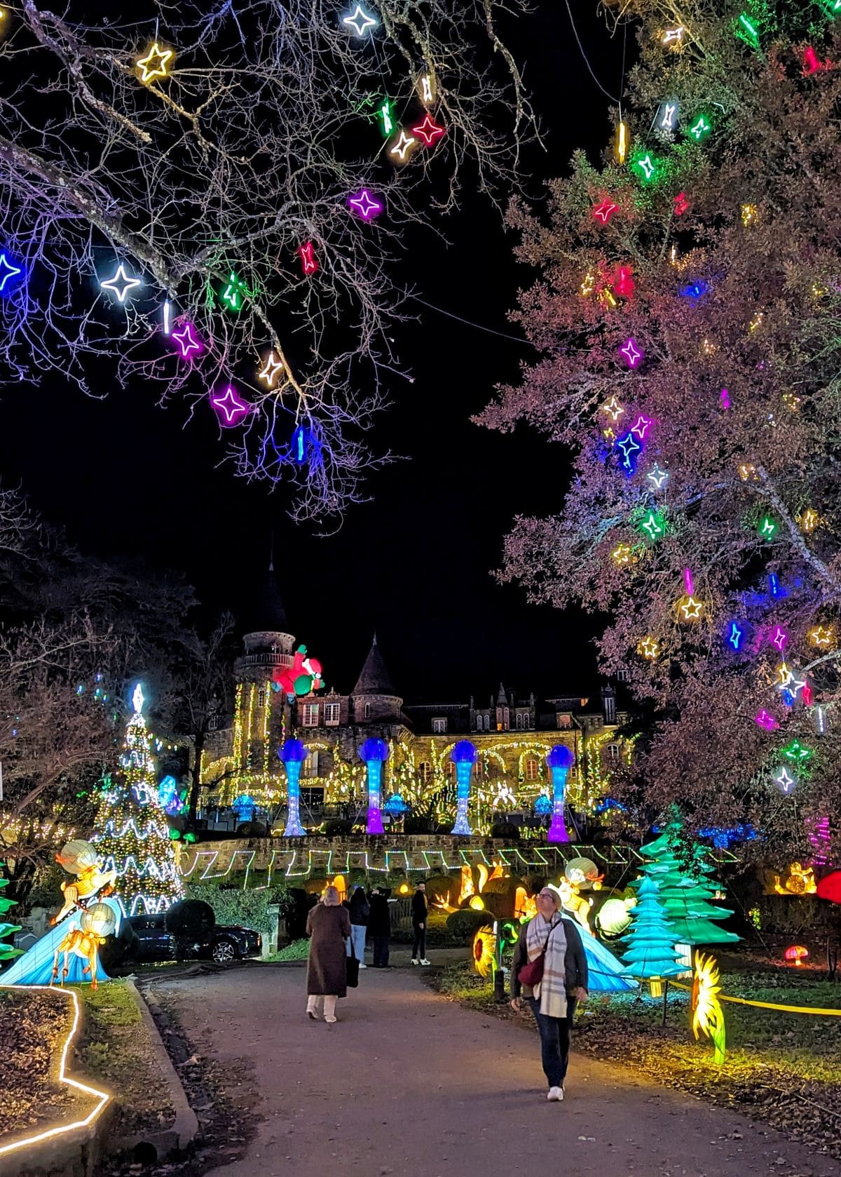 Prolongez la magie de Noël avec la féérie des lanternes de Castel Novel 🏮🤩 experience immersive castel novel