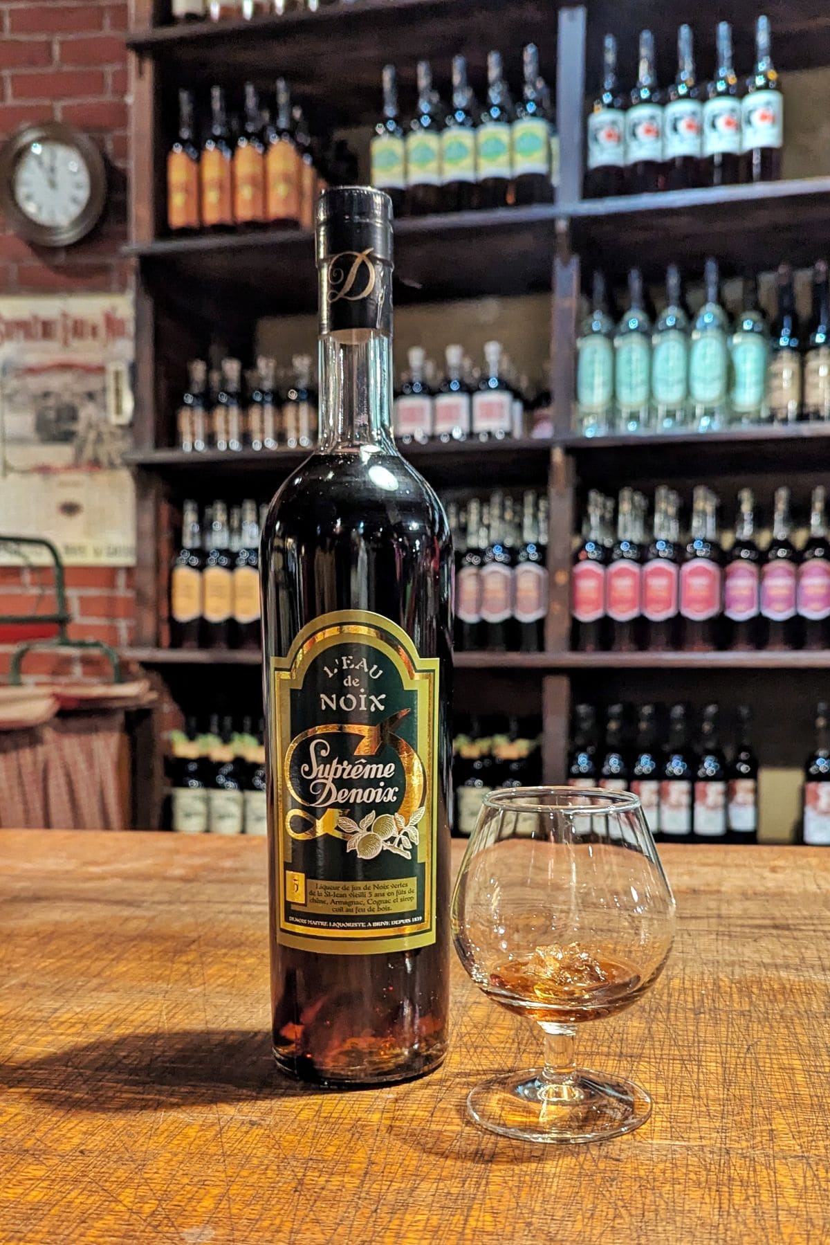 6 souvenirs de Brive-la-Gaillarde à rapporter liqueur supreme de noix maison denoix a brive