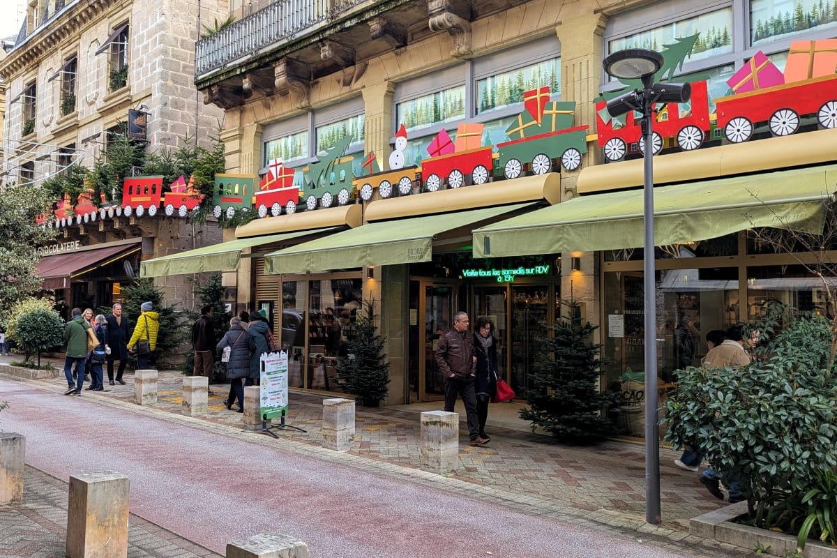 6 souvenirs de Brive-la-Gaillarde à rapporter visite guidee des ateliers du chocolatier lamy a brive