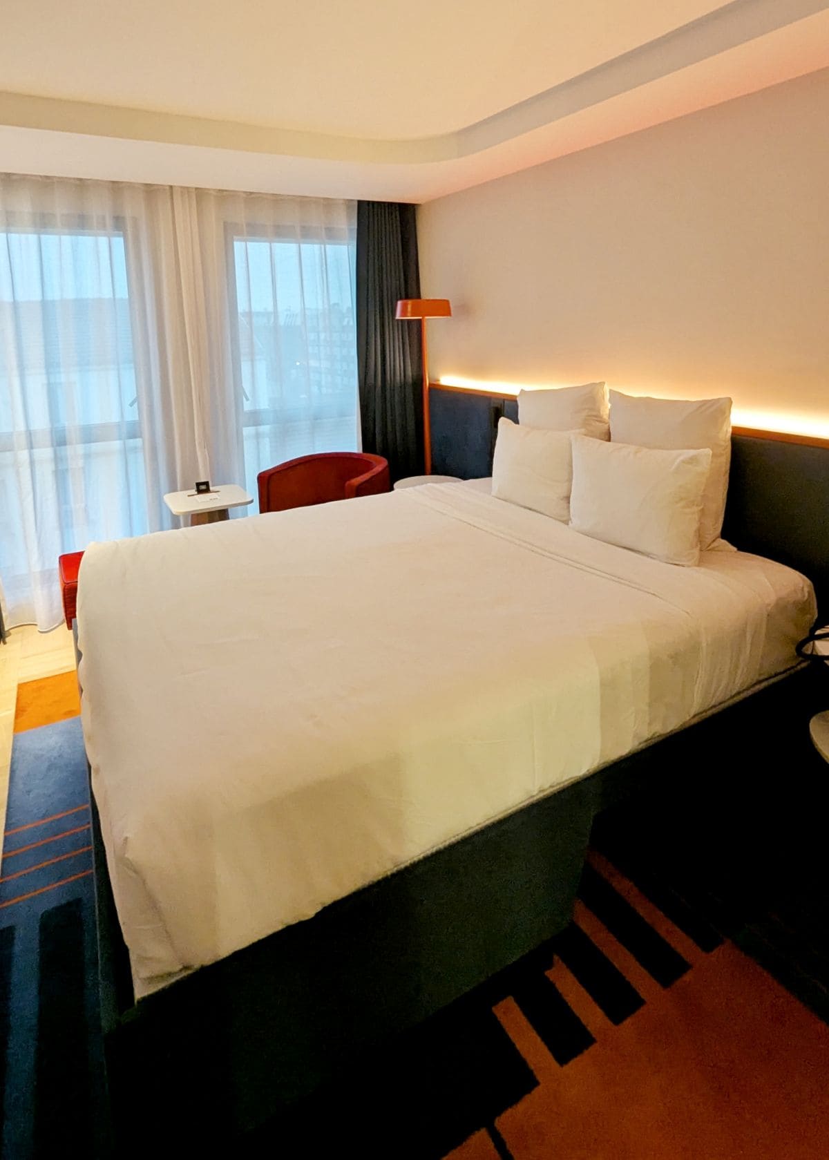 Tribe Paris Pantin, l'hôtel design et pas cher ! lit signature des hotels tribe paris