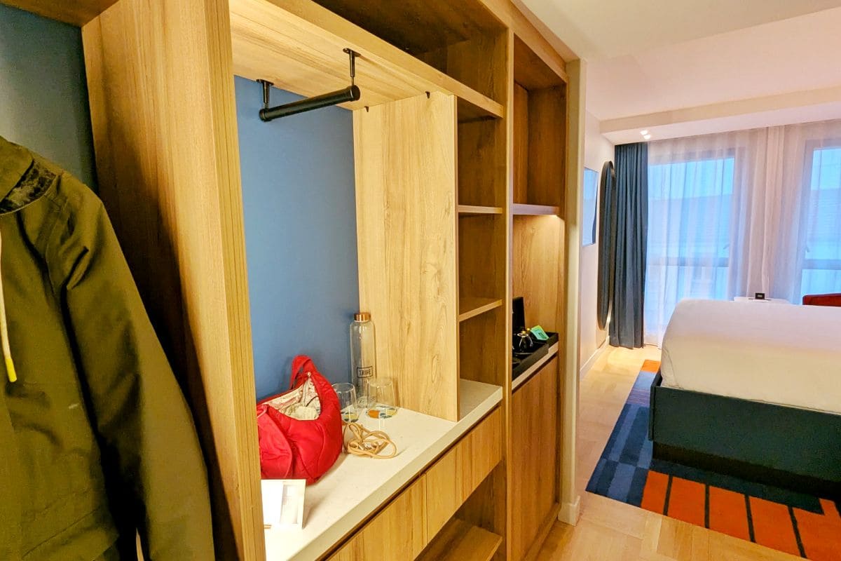 Tribe Paris Pantin, l'hôtel design et pas cher ! equipements dans chambres hotel tribe paris pantin