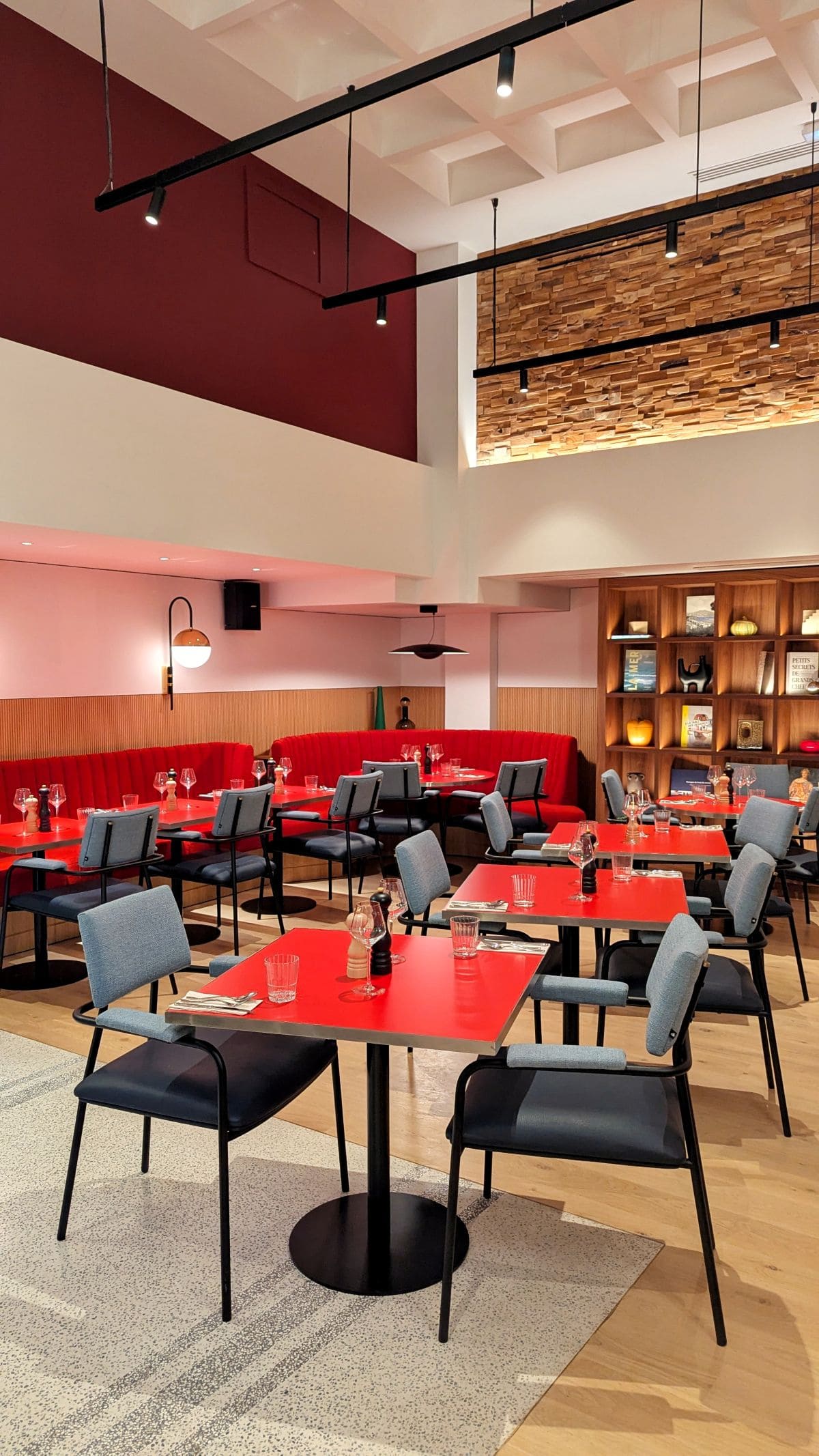 Tribe Paris Pantin, l'hôtel design et pas cher ! restaurant tribe table pantin a l hotel tribe paris pantin