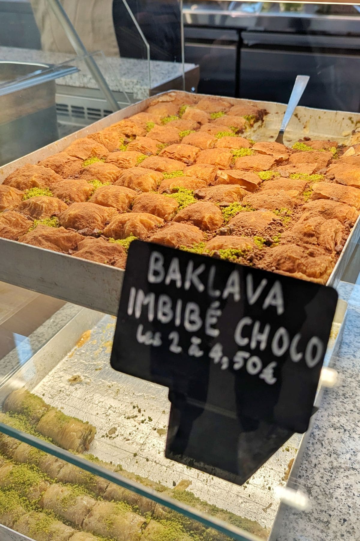 La halle des Victoires, food court idéal pour un tour du monde gourmand ! baklava borek and co