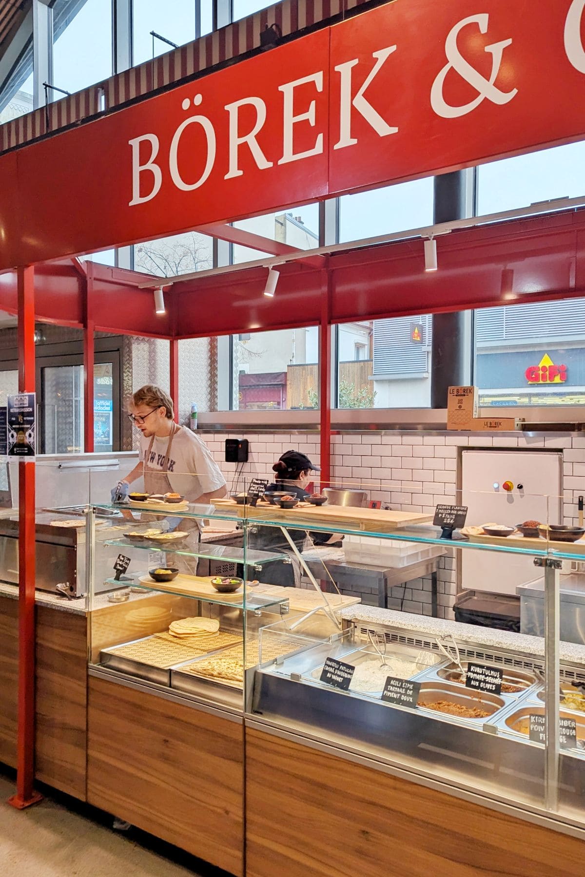 La halle des Victoires, food court idéal pour un tour du monde gourmand ! borek and co la halle des victoires asnieres