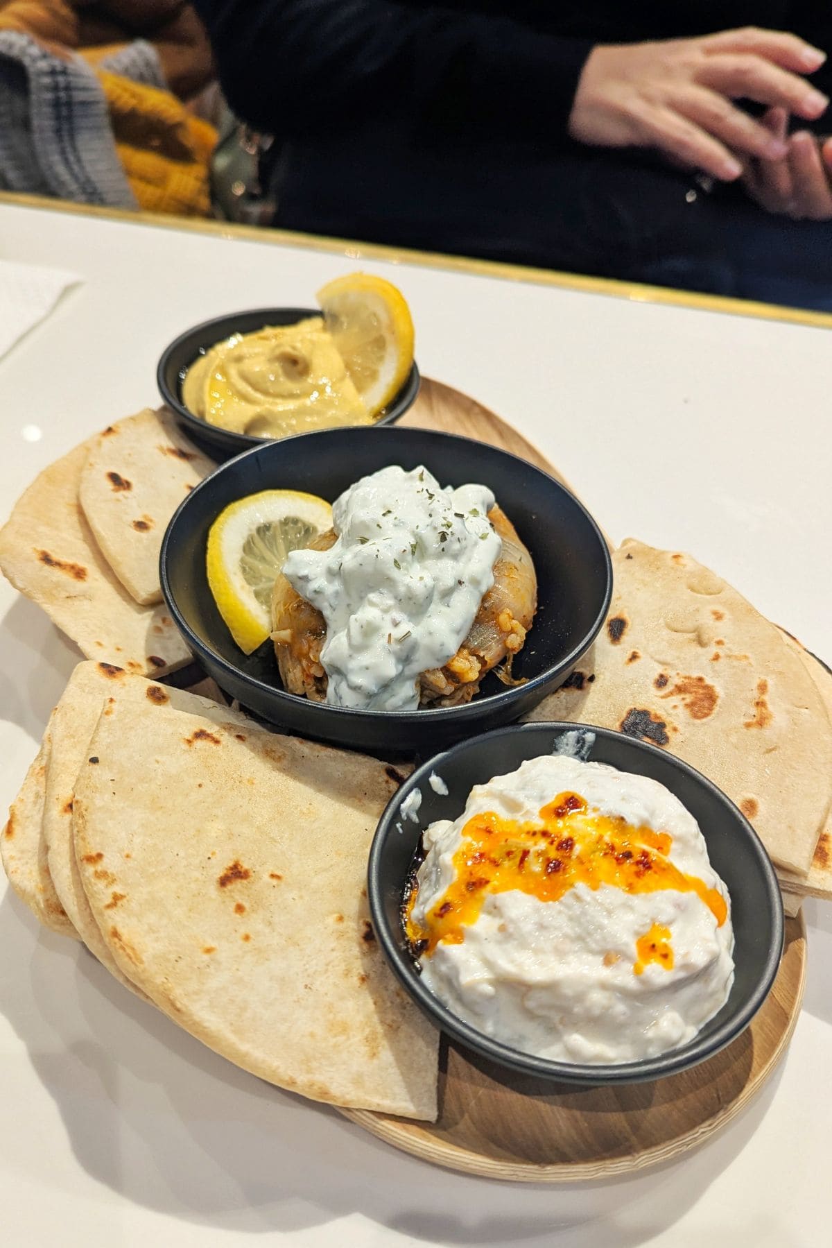 La halle des Victoires, food court idéal pour un tour du monde gourmand ! borek cuisine traditionnelle turque