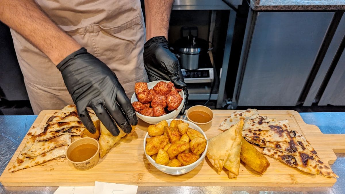La halle des Victoires, food court idéal pour un tour du monde gourmand ! planche a partager burning naan