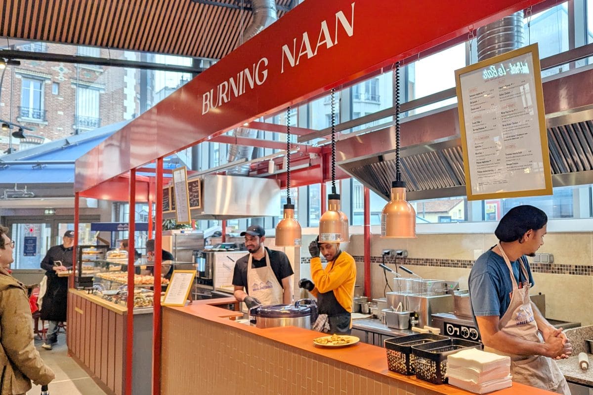 La halle des Victoires, food court idéal pour un tour du monde gourmand ! restaurant burning naan la halle des victoires