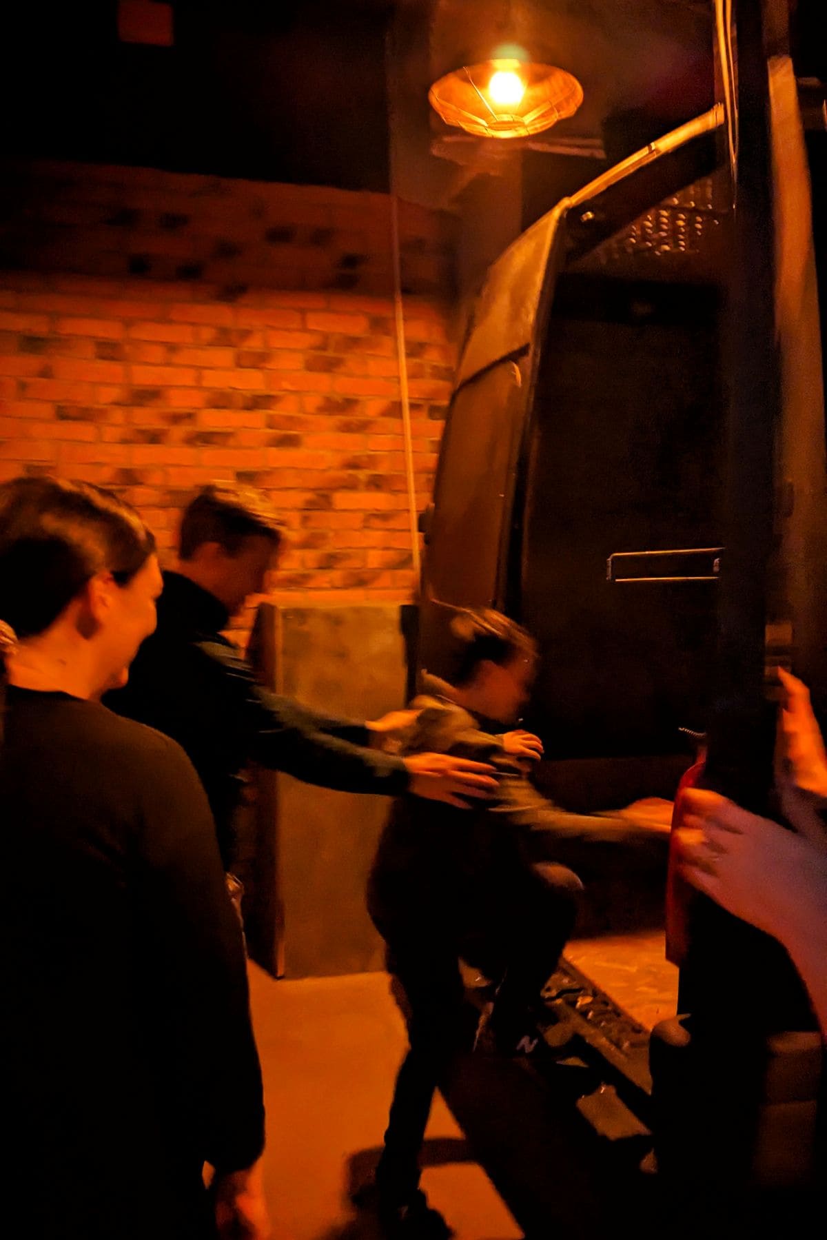 Batman Escape à Paris : immersion totale dans Gotham City demarrage mission batcave equipe mechant batman escape