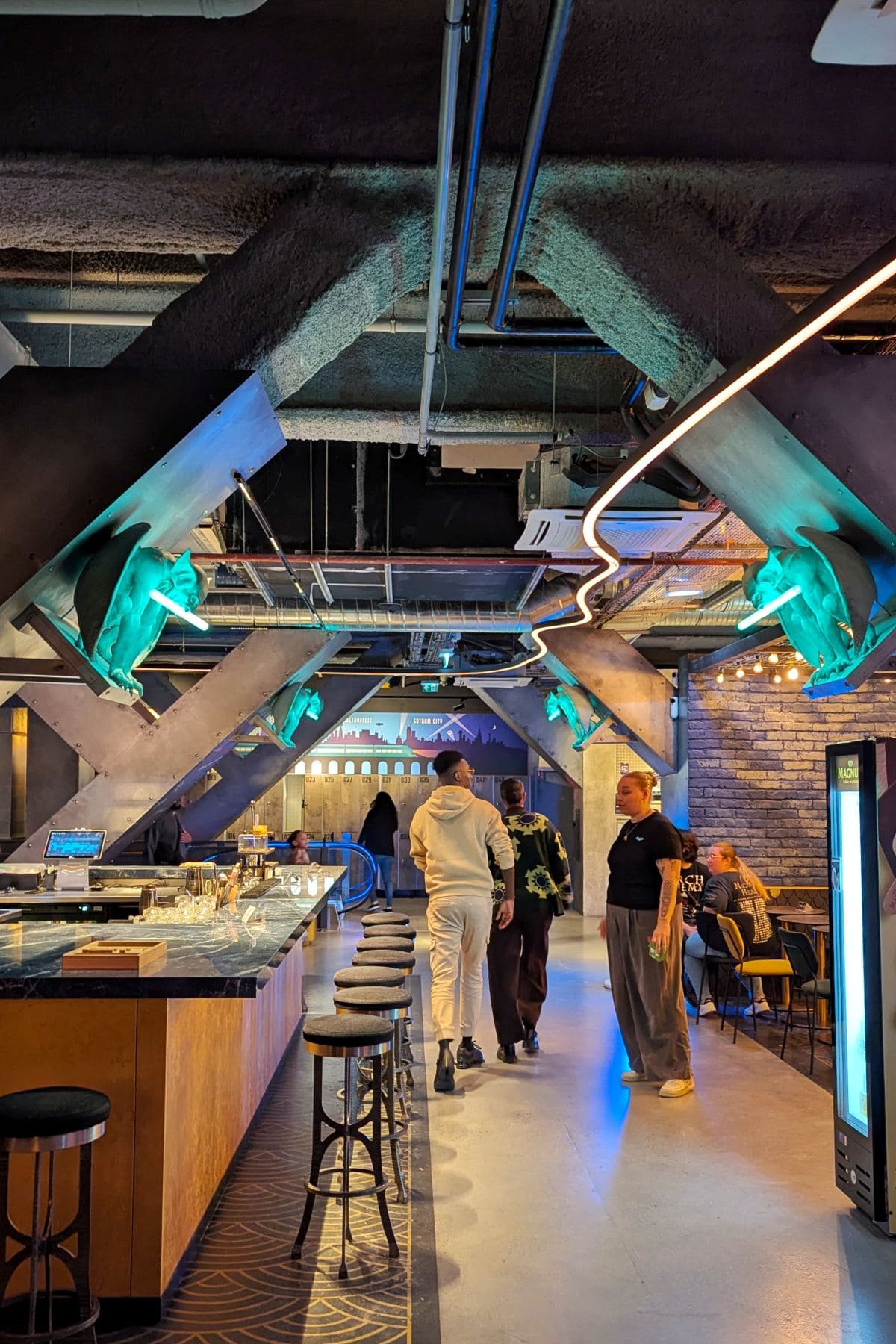 Batman Escape à Paris : immersion totale dans Gotham City decors du batman escape avant missions