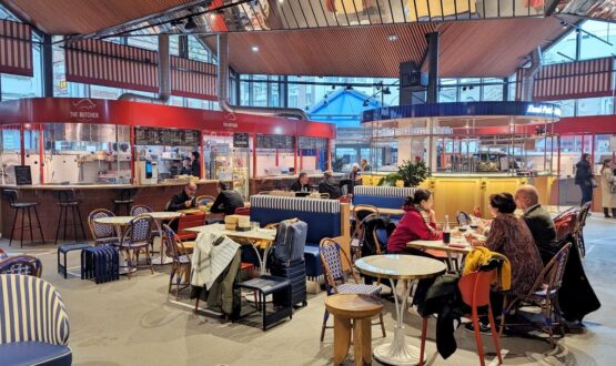 La halle des Victoires, food court idéal pour un tour du monde gourmand !