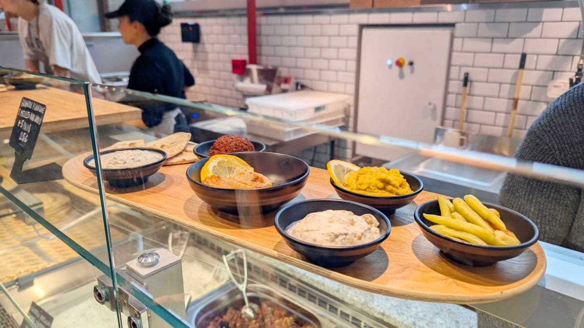 La halle des Victoires, food court idéal pour un tour du monde gourmand ! cuisine turque fait maison borek and co