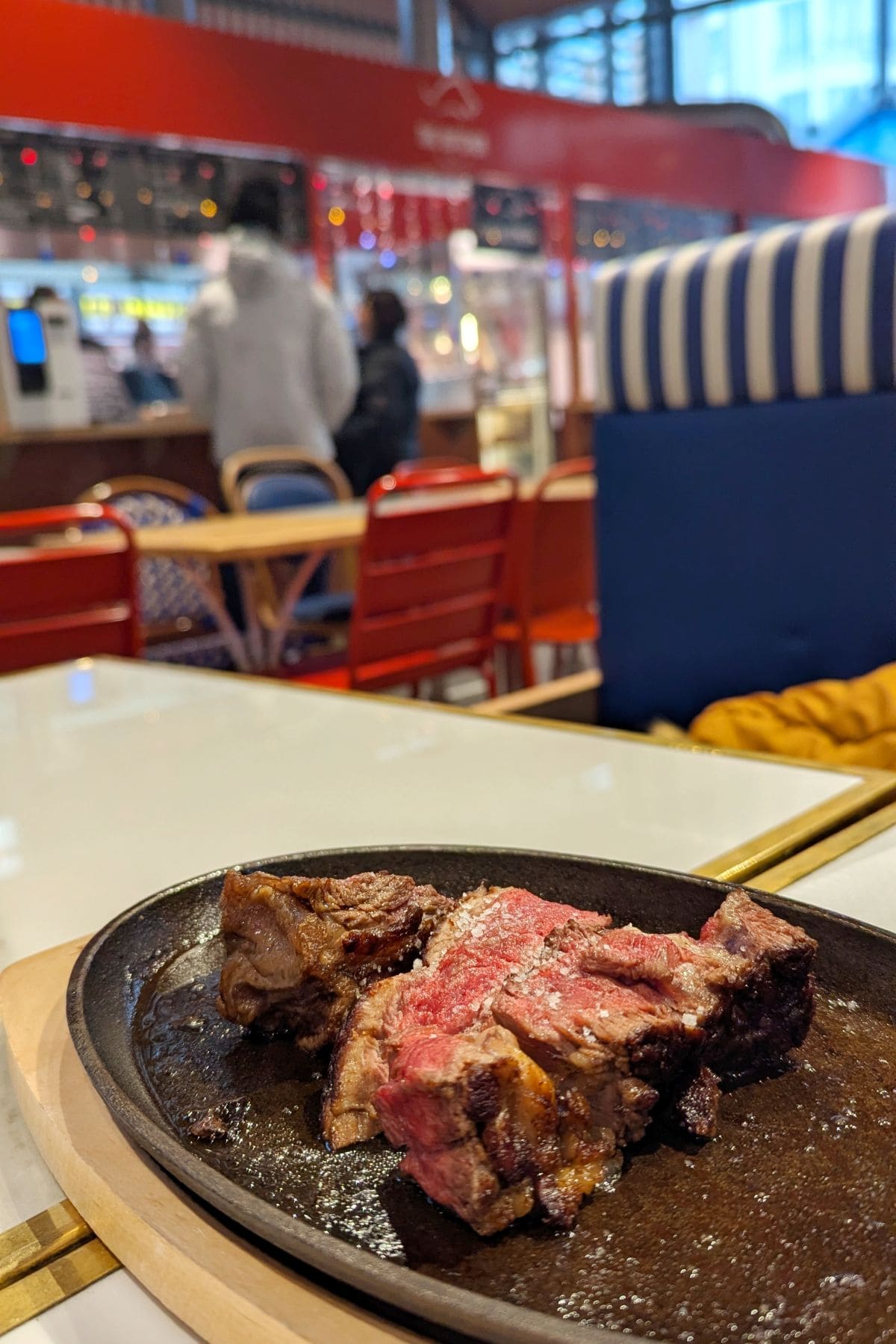 La halle des Victoires, food court idéal pour un tour du monde gourmand ! onglet de boeuf restaurant the butcher asnieres