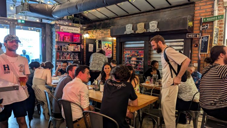 12 activités immersives à Paris que j'adore ! bar a jeux le 3 bis bercy village