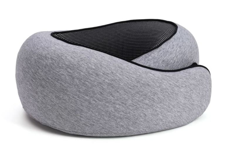 7 idées pour trouver un beau cadeau femme selon son style de vie coussin de voyage ergonomique
