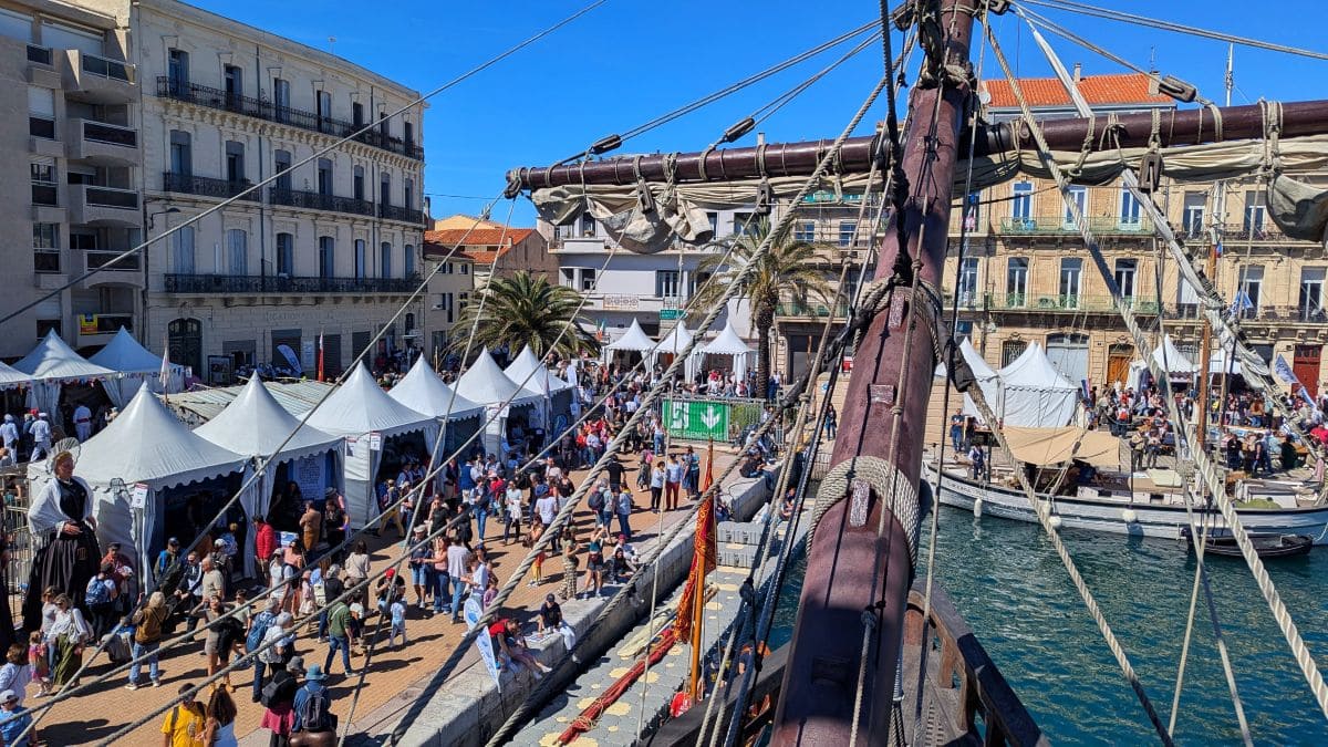 Escale à Sète, 11 excellentes raisons d'assister à la prochaine édition ! vue depuis la proue du bateau le galeon pendant escale a sete