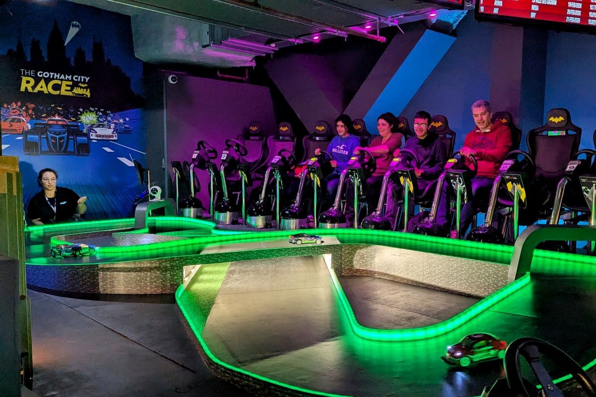 12 activités immersives à Paris que j'adore ! course de voiture electrique gotham city race