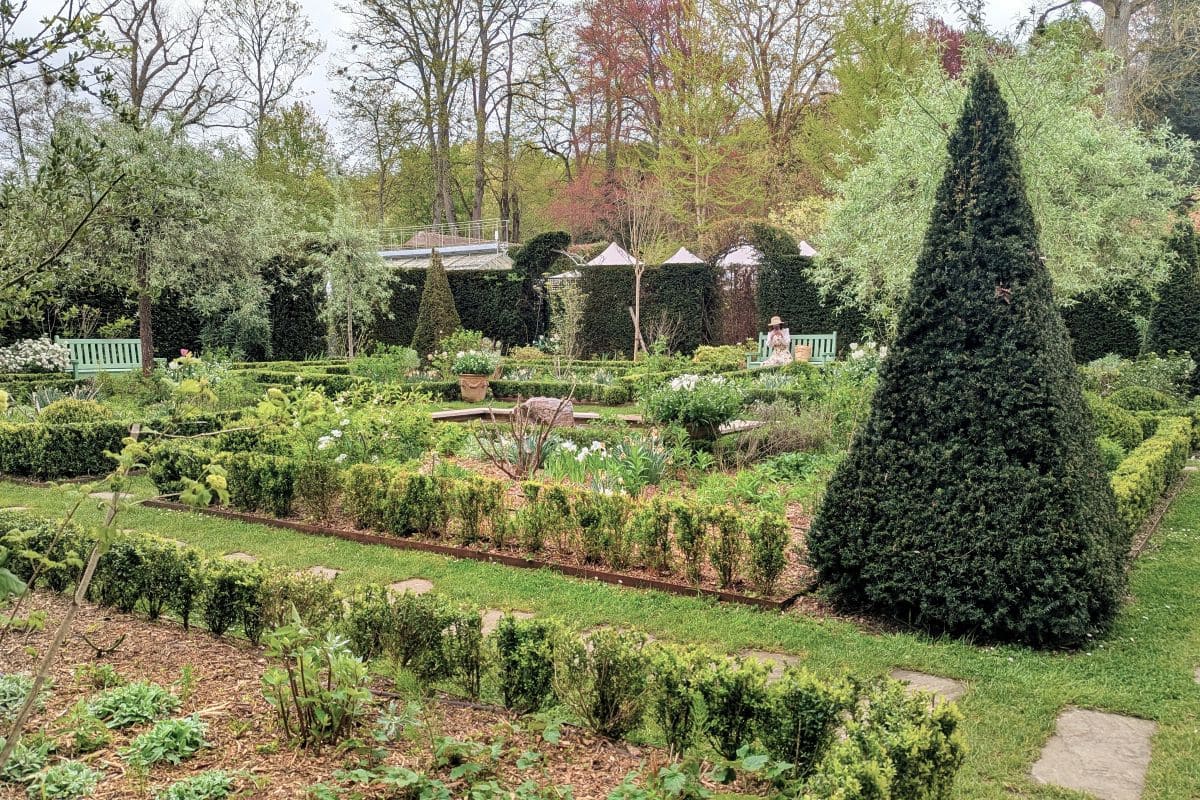 Château de Boutemont, entre contemplation et méditation jardin blanc au chateau de boutemont