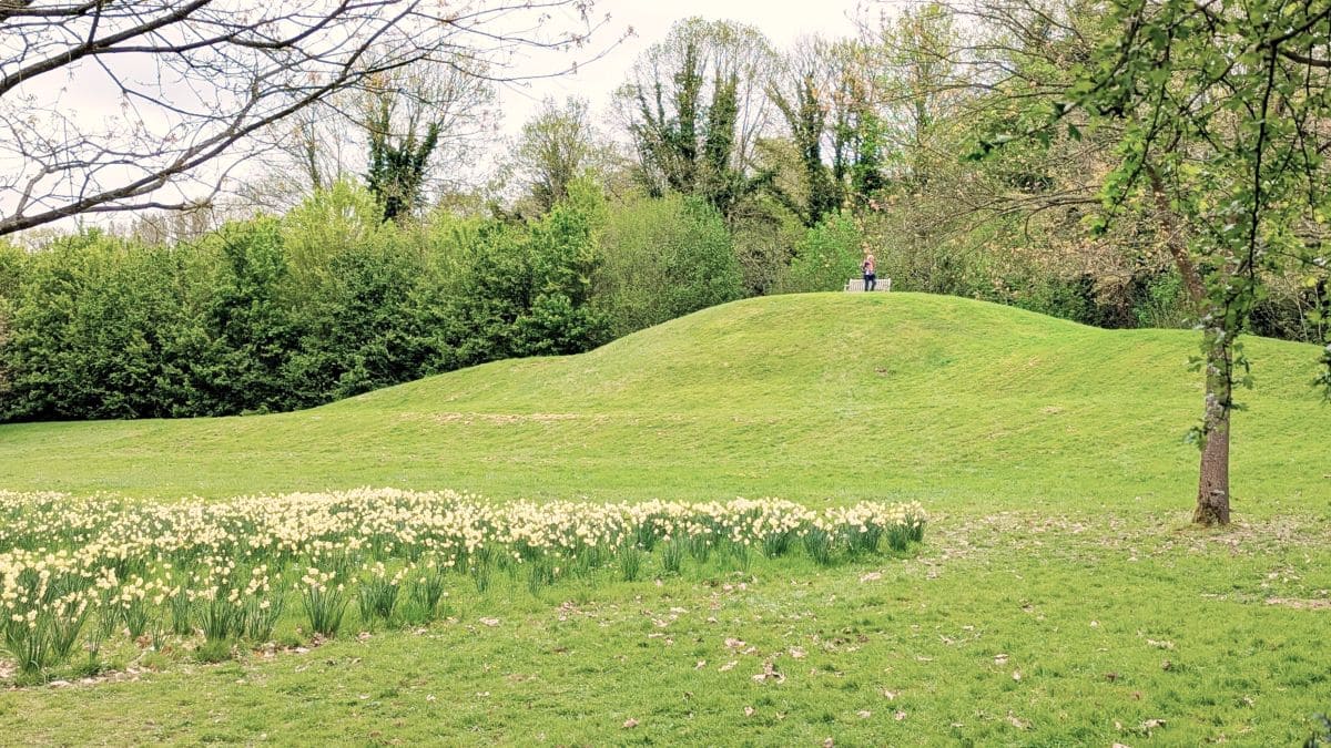 Château de Boutemont, entre contemplation et méditation motte feodale chateau de boutemont