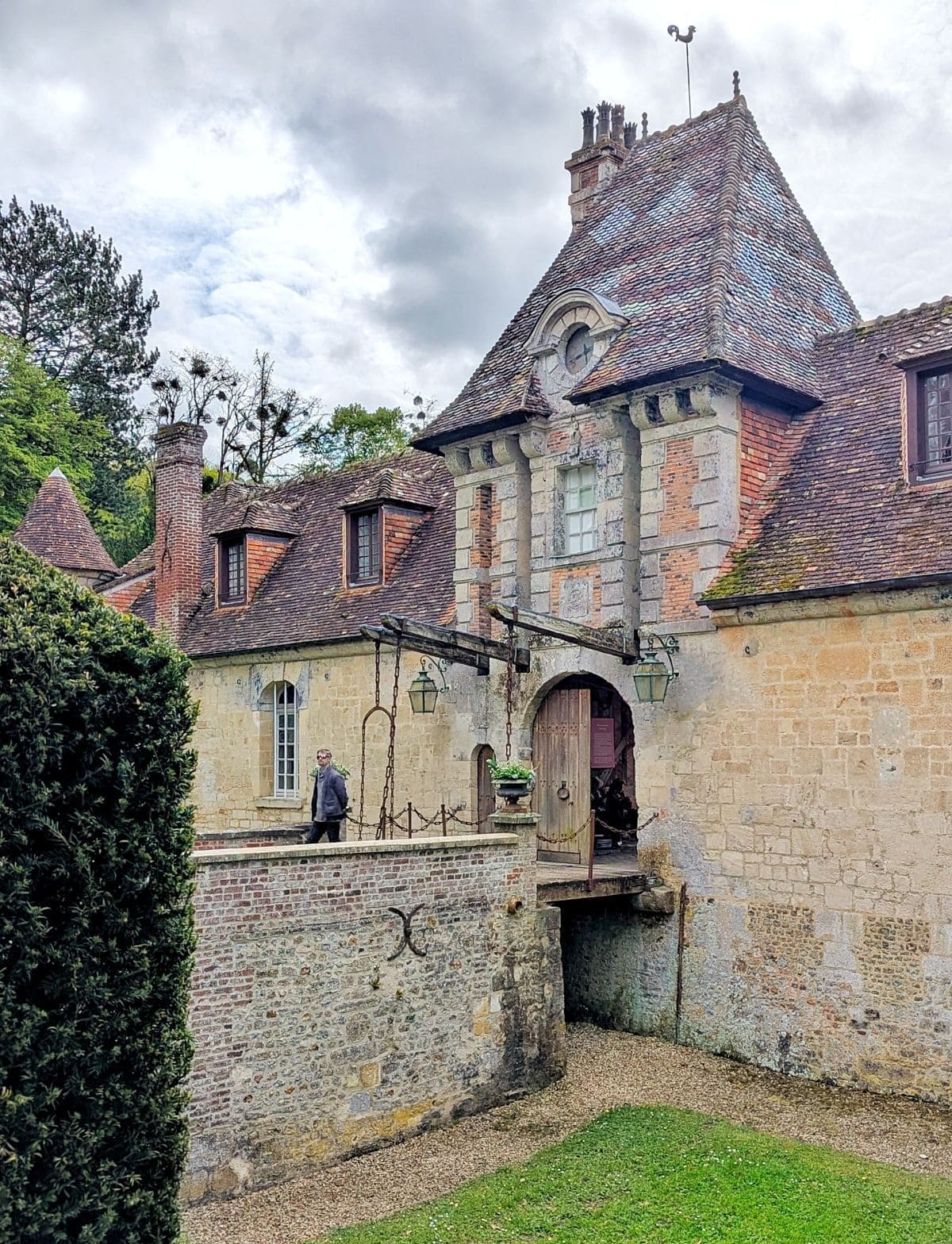 Château de Boutemont, entre contemplation et méditation chateau de boutemont pont levis