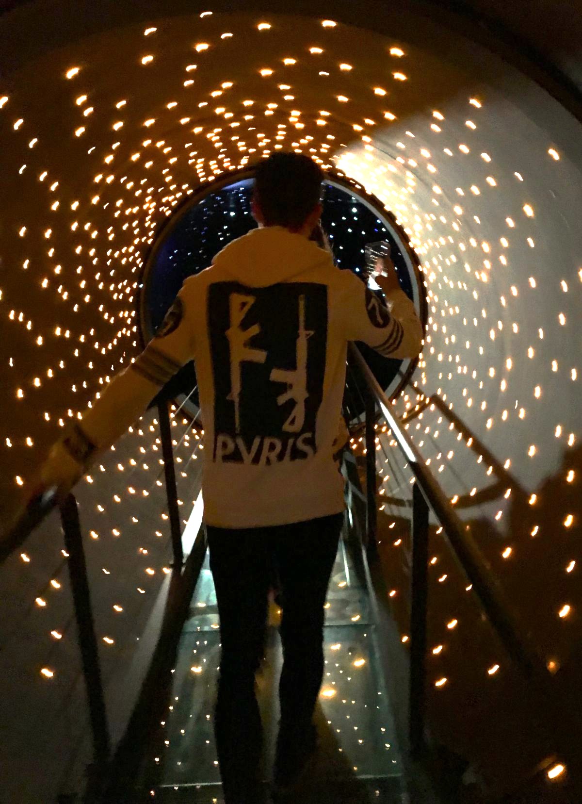 12 activités immersives à Paris que j'adore ! tunnel lumineux au rex studios