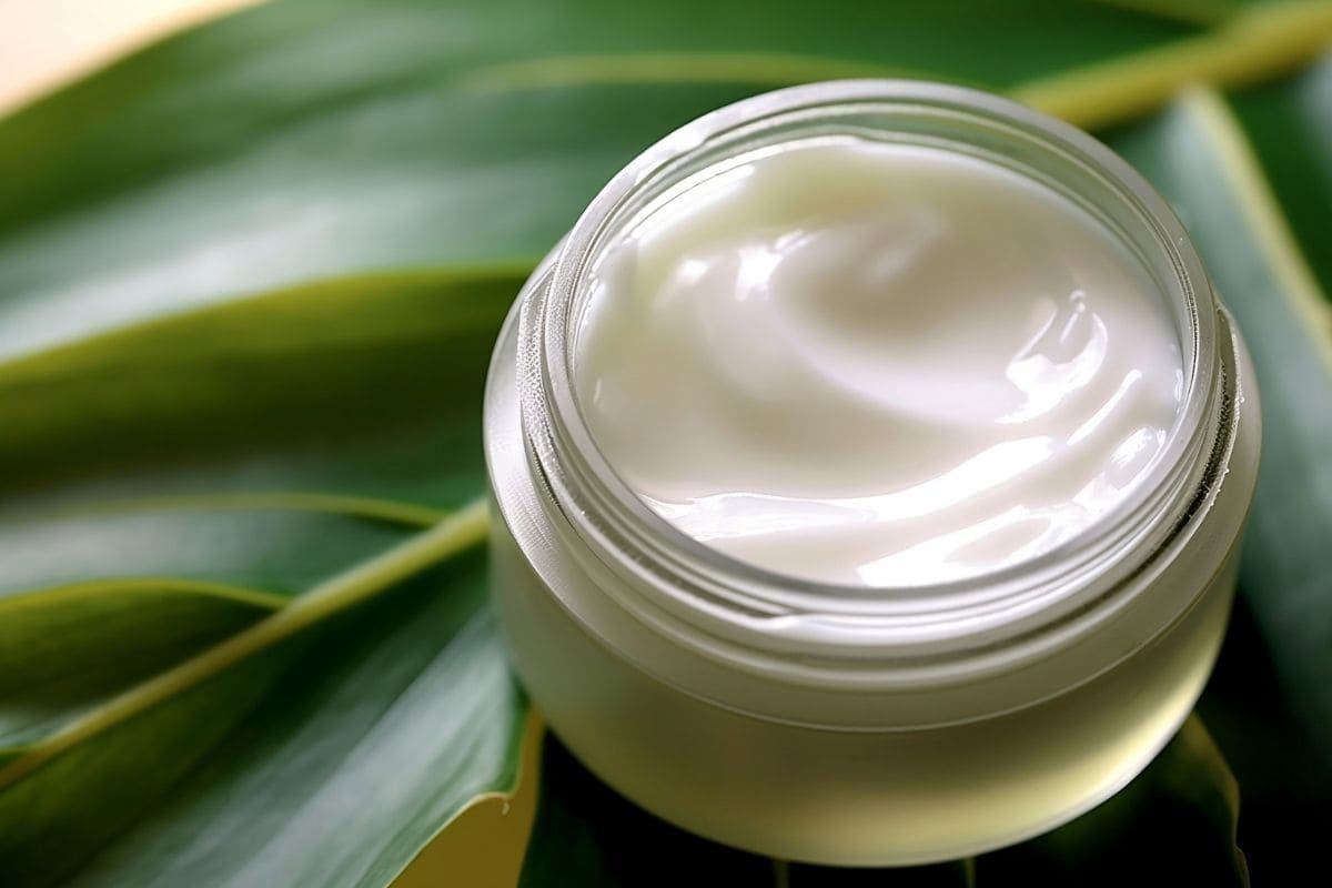 3 astuces beauté pour atténuer les rides et ridules utiliser une creme hydratante matin et soir pour le contour de l oeil