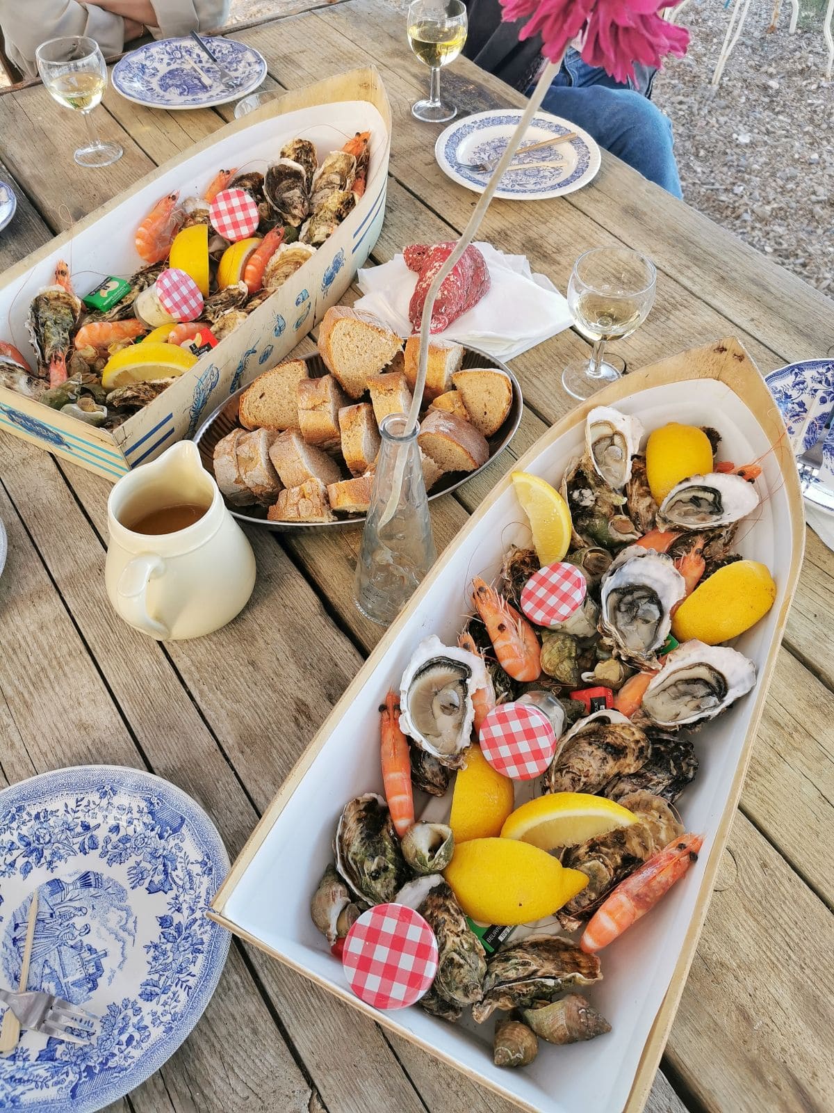 Visiter Sète à pied : incontournables, pépites et bons plans degustation d huitres autour de l etang de thau