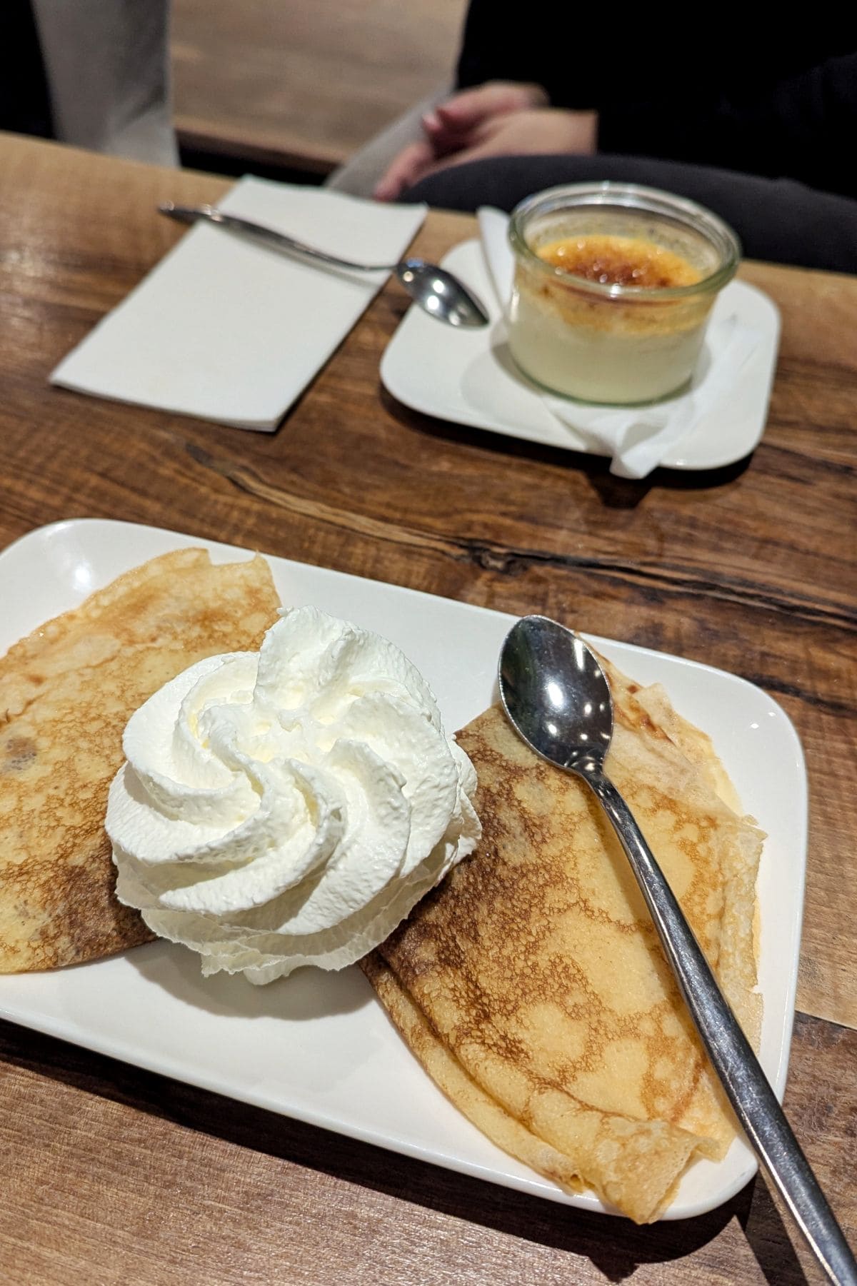 Le Rendez-vous des amis : cosy et abordable à Montmartre crepes sucrees du restaurant le rendez vous des amis rue grabrielle paris montmartre