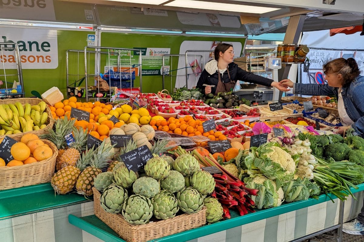 Visiter Loches, pépites et bons plans fruits et legumes au marche de loches