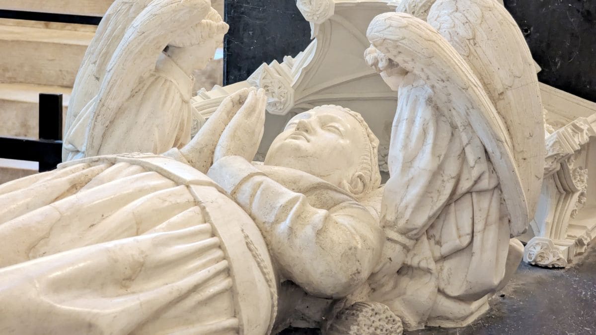 Visiter Loches, pépites et bons plans gisant d agnes sorel a loches