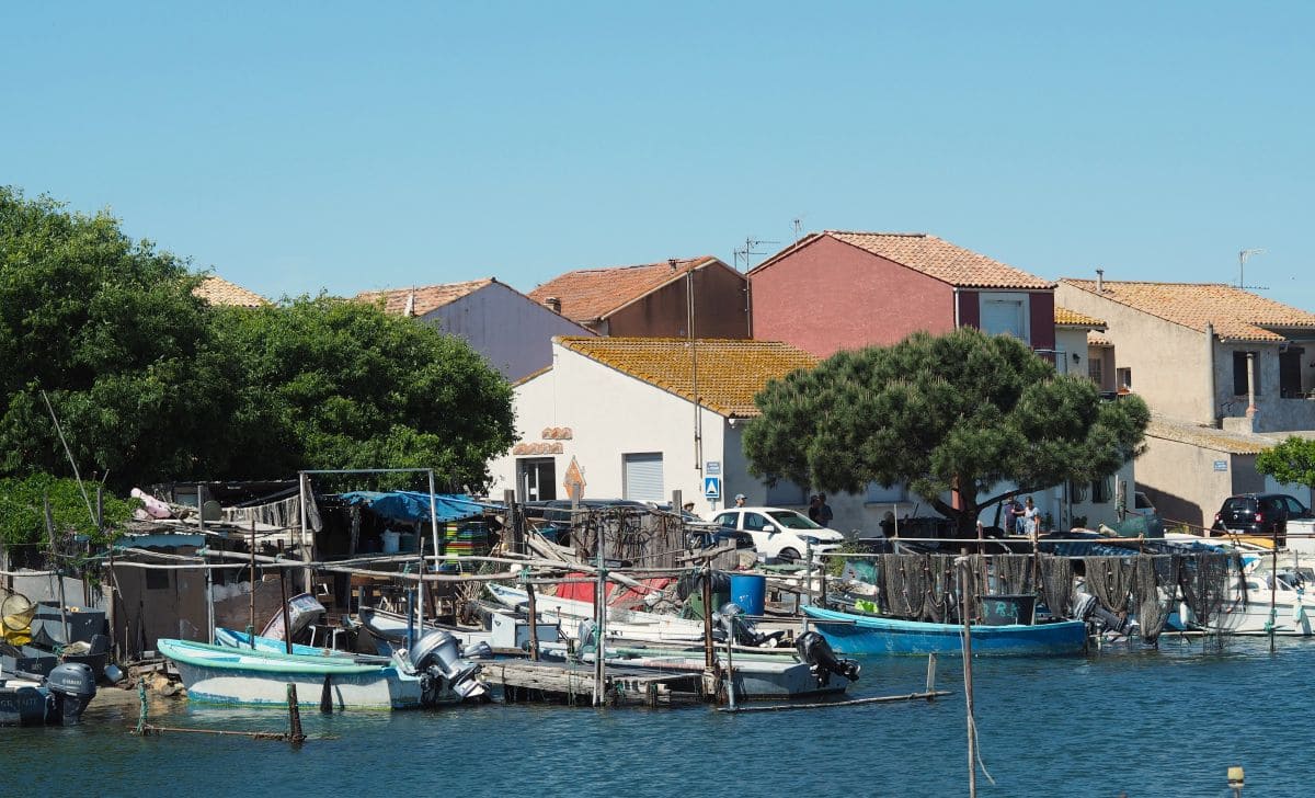 Visiter Sète à pied : incontournables, pépites et bons plans habitations de pecheurs dans le quartier de la pointe courte a sete