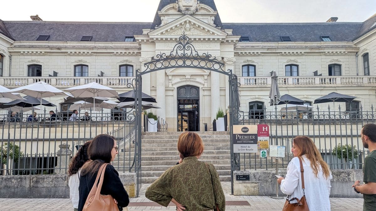 Visiter Loches, pépites et bons plans restaurant la cour des saveurs a loches