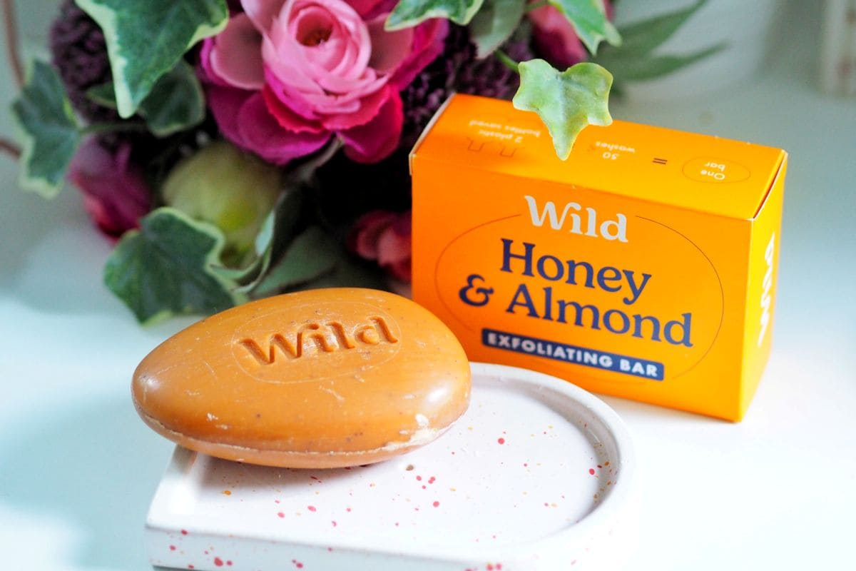Savon exfoliant WILD : avis et bons plans ! savon exfoliant wild senteur miel amande