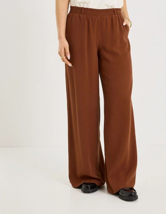 Pantalons fluides pour femme : confort et petits prix pantalon fluide marron taille elastique