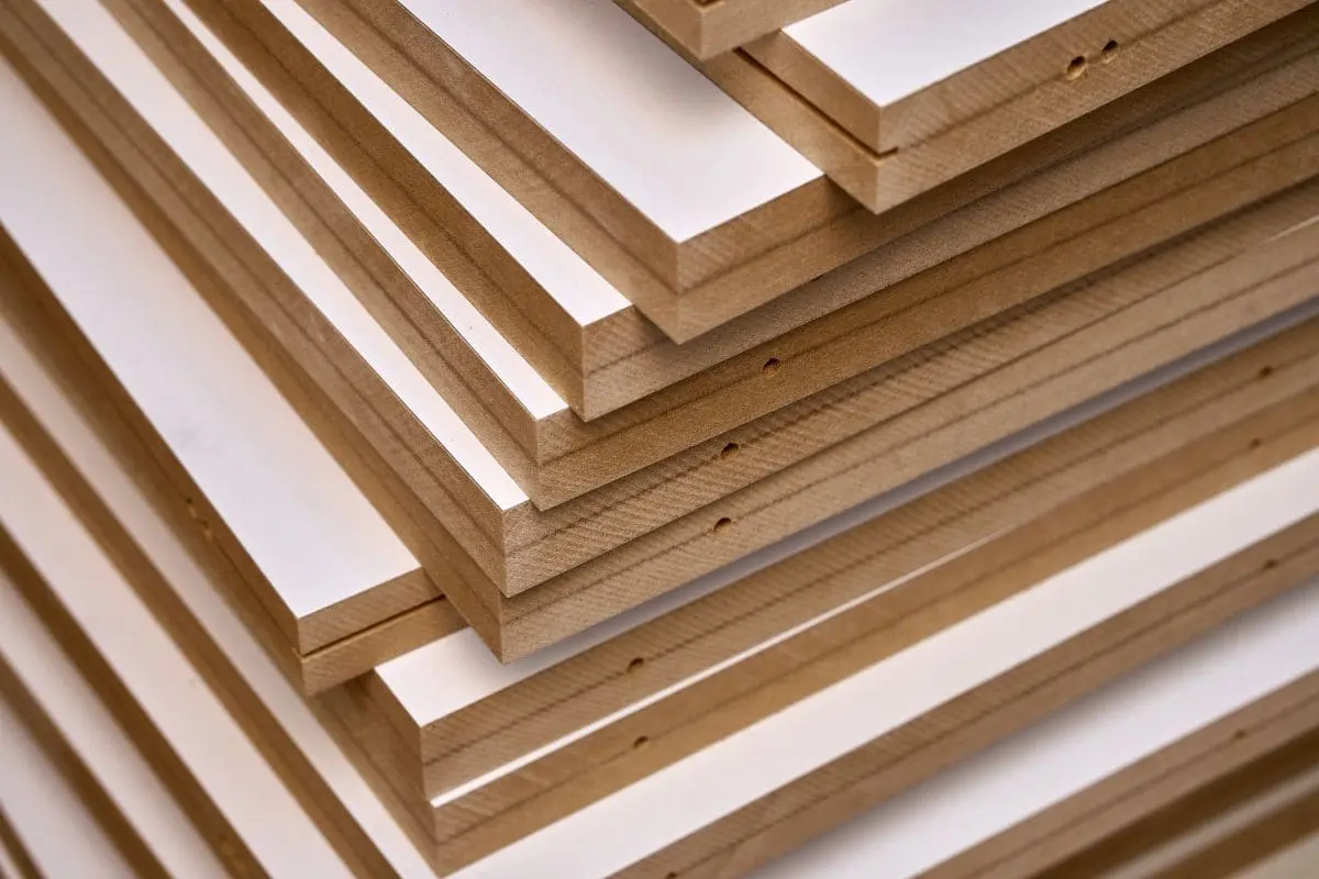 Choisir un lit enfant écologique pour un sommeil sain et sécurisé : conseils et bons plans panneaux de bois agglomere ou MDF