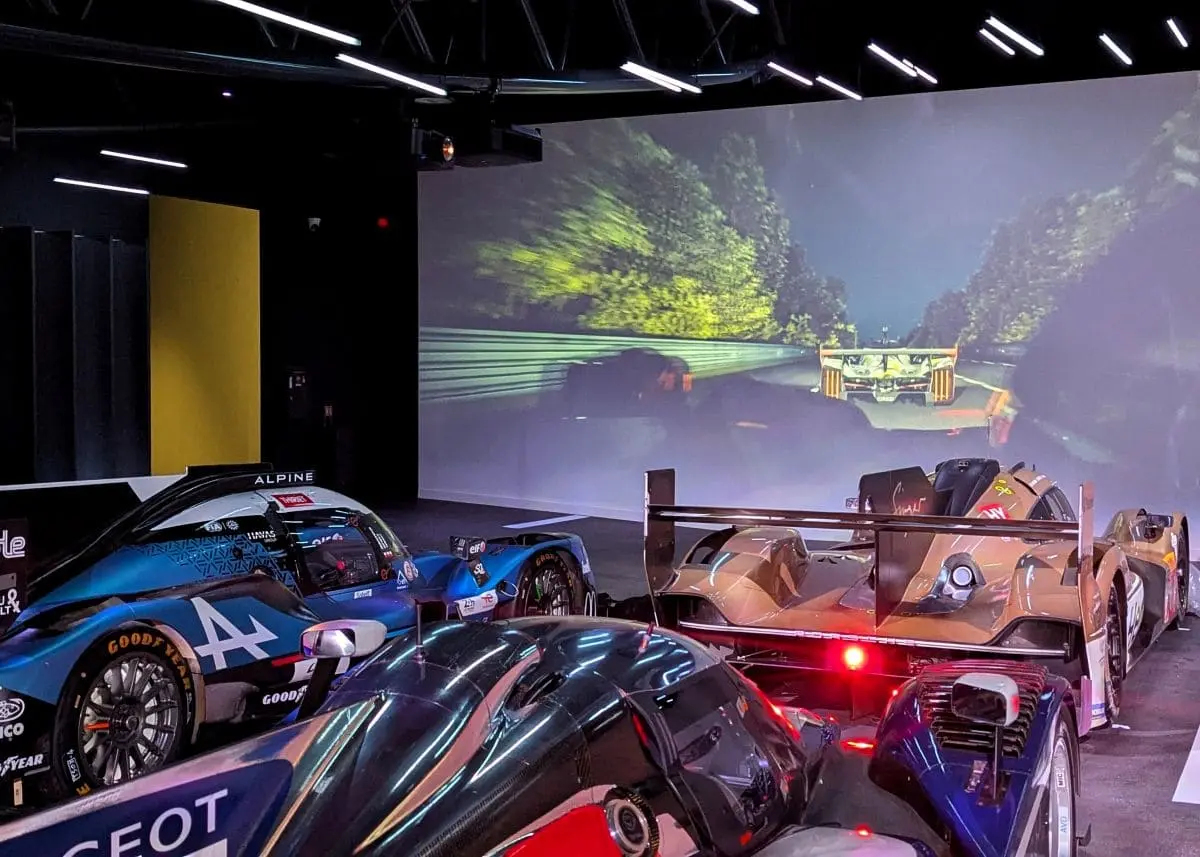 M24 : immersion au coeur des 24h du Mans immersion dans la course de nuit au M24 Le Mans
